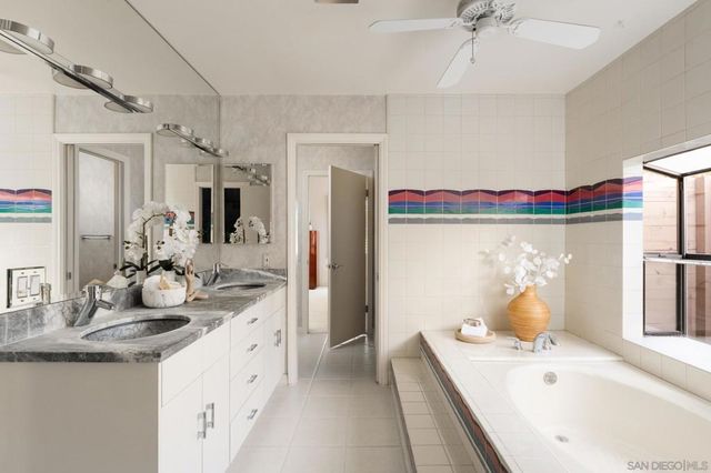 15943 Ranch Hollow Rd, Poway, CA 92064