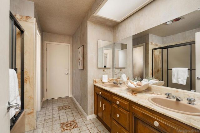 15943 Ranch Hollow Rd, Poway, CA 92064