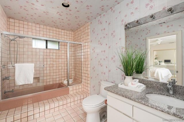 15943 Ranch Hollow Rd, Poway, CA 92064