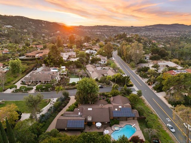 15943 Ranch Hollow Rd, Poway, CA 92064