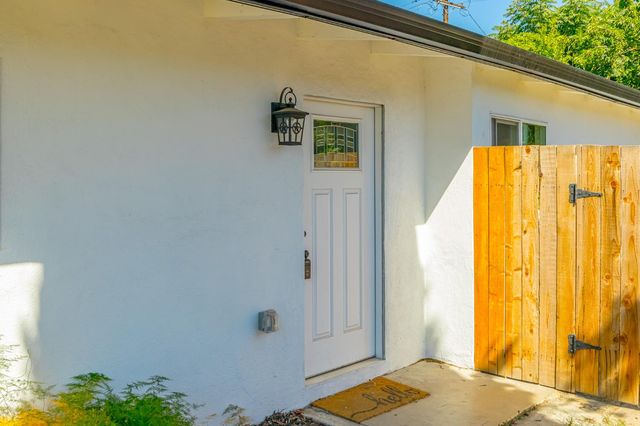 2323 Del Rio Dr, Stockton, CA 95204