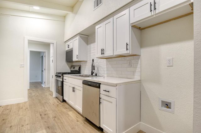 2323 Del Rio Dr, Stockton, CA 95204