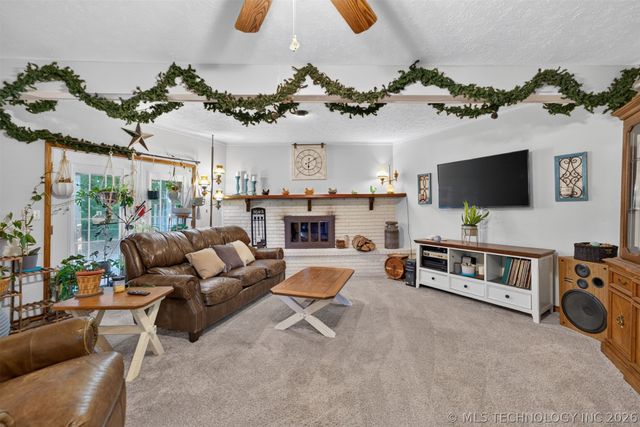 910 Cardinal Lane, Okmulgee, OK 74447