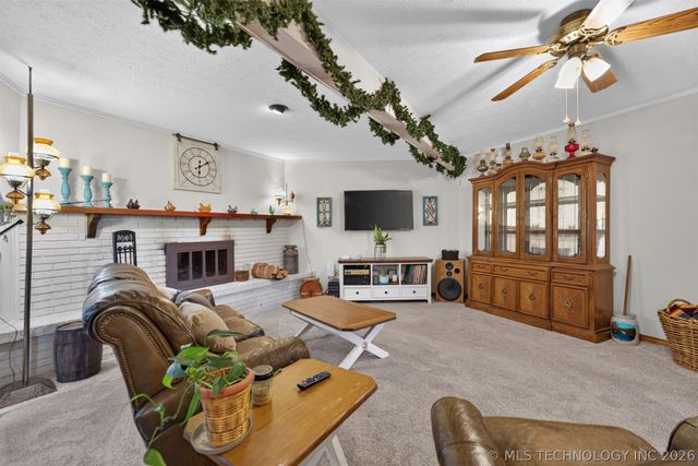 910 Cardinal Lane, Okmulgee, OK 74447