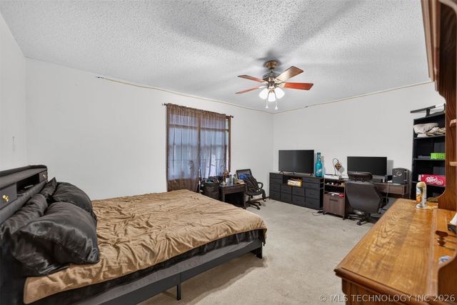 910 Cardinal Lane, Okmulgee, OK 74447