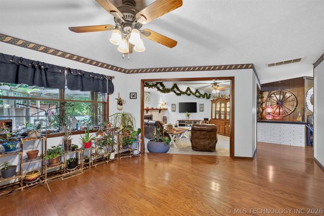 910 Cardinal Lane, Okmulgee, OK 74447