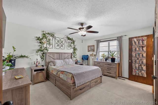 910 Cardinal Lane, Okmulgee, OK 74447