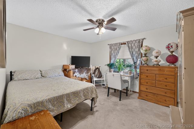 910 Cardinal Lane, Okmulgee, OK 74447