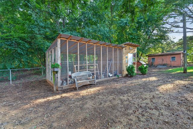 910 Cardinal Lane, Okmulgee, OK 74447