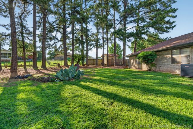 910 Cardinal Lane, Okmulgee, OK 74447