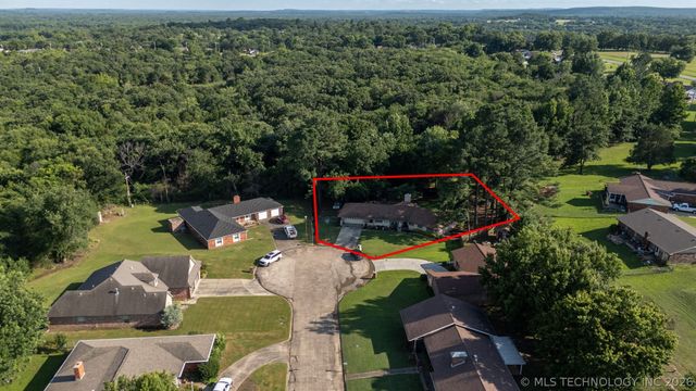 910 Cardinal Lane, Okmulgee, OK 74447