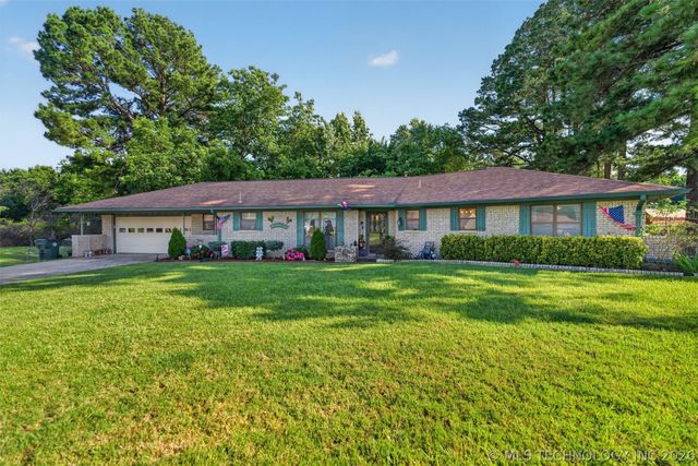 910 Cardinal Lane, Okmulgee, OK 74447