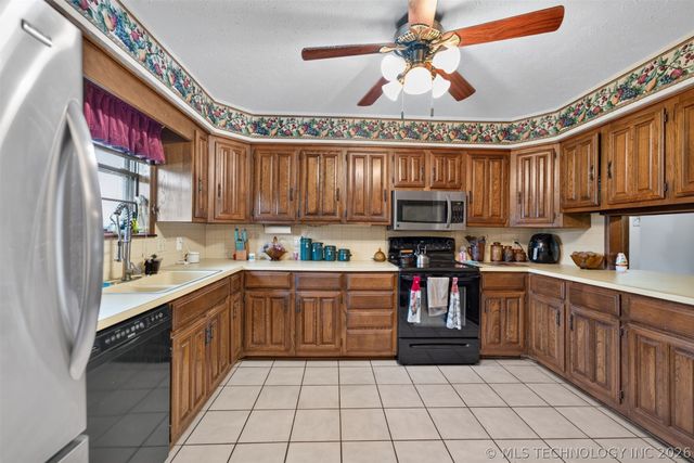 910 Cardinal Lane, Okmulgee, OK 74447