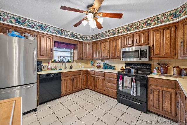 910 Cardinal Lane, Okmulgee, OK 74447