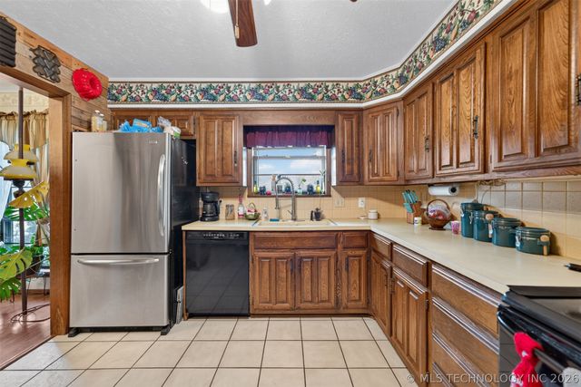910 Cardinal Lane, Okmulgee, OK 74447