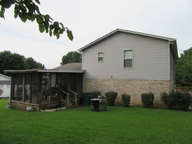 206 Homeward Ave, Winchester, TN 37398