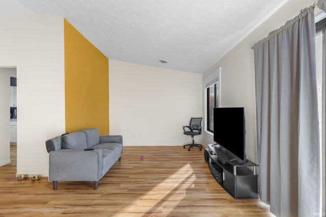 609 E Clarinet Boulevard, Elkhart, IN 46516