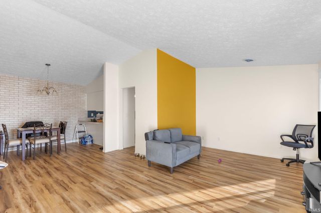 609 E Clarinet Boulevard, Elkhart, IN 46516