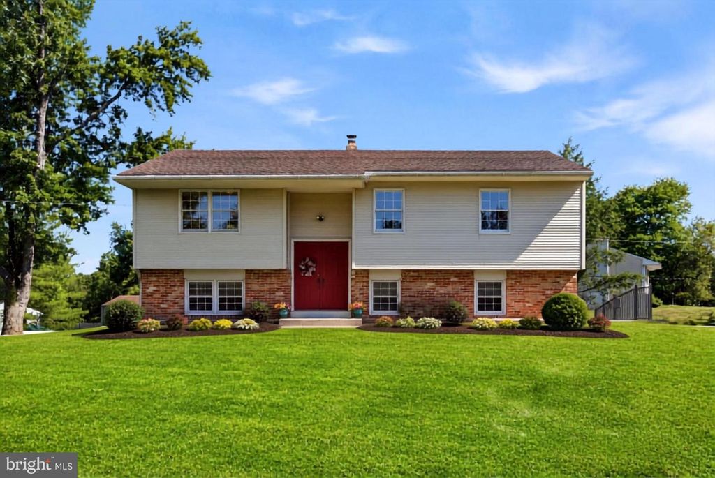 3901 BETH DR, COLLEGEVILLE, PA 19426 — photo 3