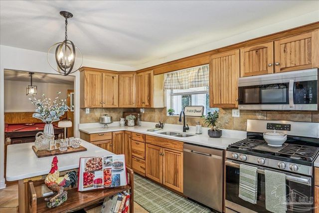 9481 Bridlewood Rd, Pensacola, FL 32526