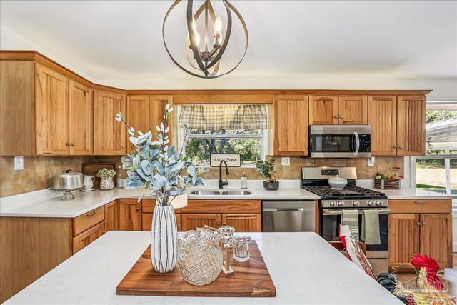 9481 Bridlewood Rd, Pensacola, FL 32526