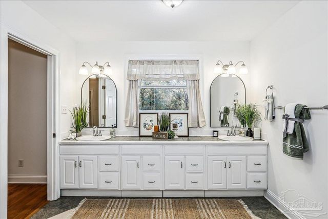 9481 Bridlewood Rd, Pensacola, FL 32526