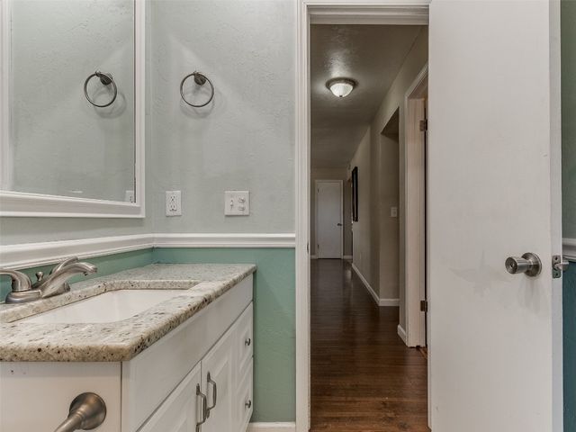 845 SW 8th Street, Moore, OK 73160