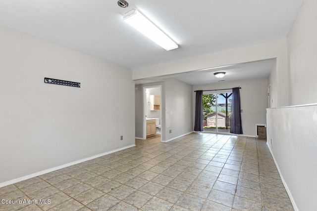 1003 E 2ND AVE, Post Falls, ID 83854