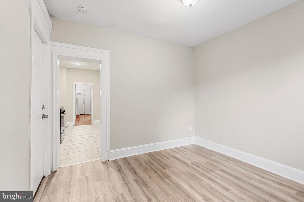 Image 11 of property listing at 530 WINSTON AVE, Baltimore, MD 21212