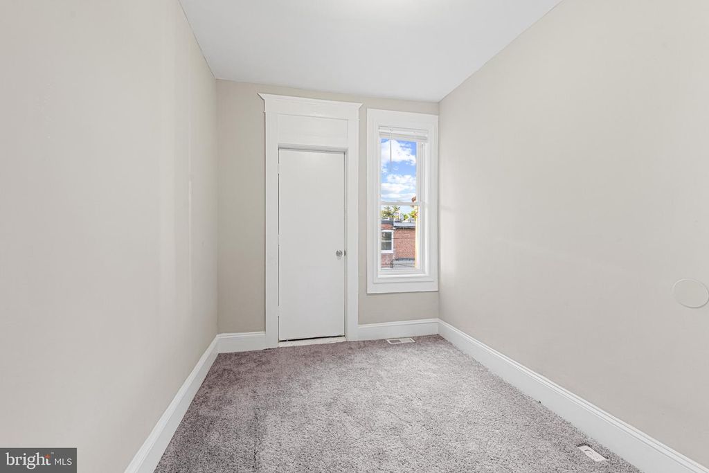 Image 12 of property listing at 530 WINSTON AVE, Baltimore, MD 21212