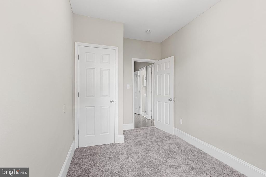 Image 13 of property listing at 530 WINSTON AVE, Baltimore, MD 21212