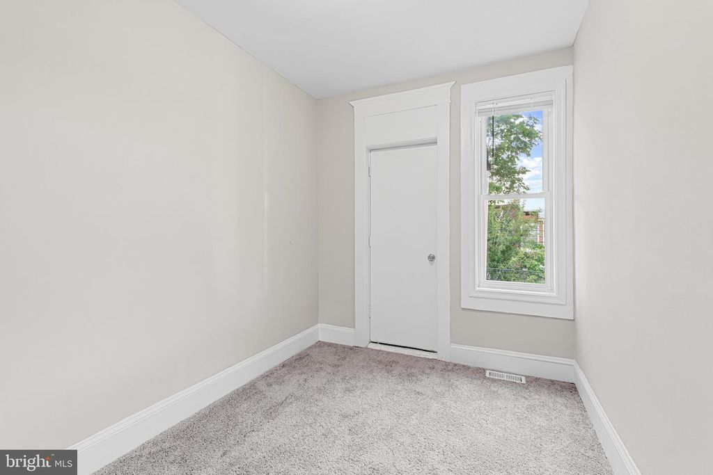 Image 14 of property listing at 530 WINSTON AVE, Baltimore, MD 21212