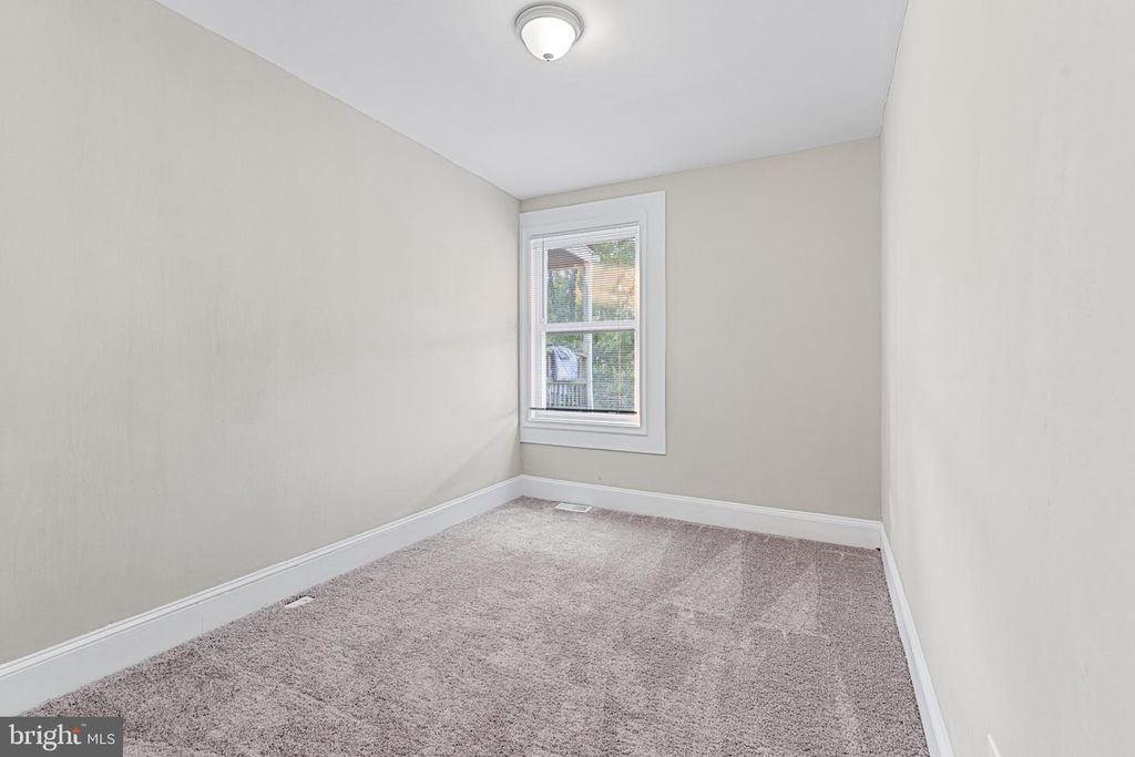 Image 16 of property listing at 530 WINSTON AVE, Baltimore, MD 21212