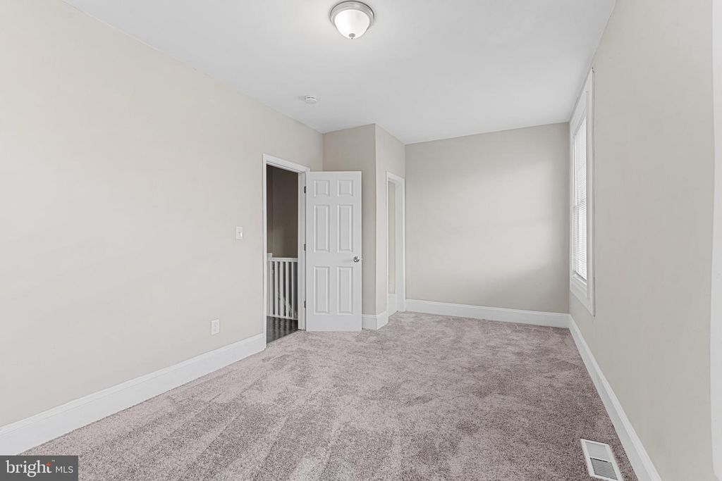Image 19 of property listing at 530 WINSTON AVE, Baltimore, MD 21212