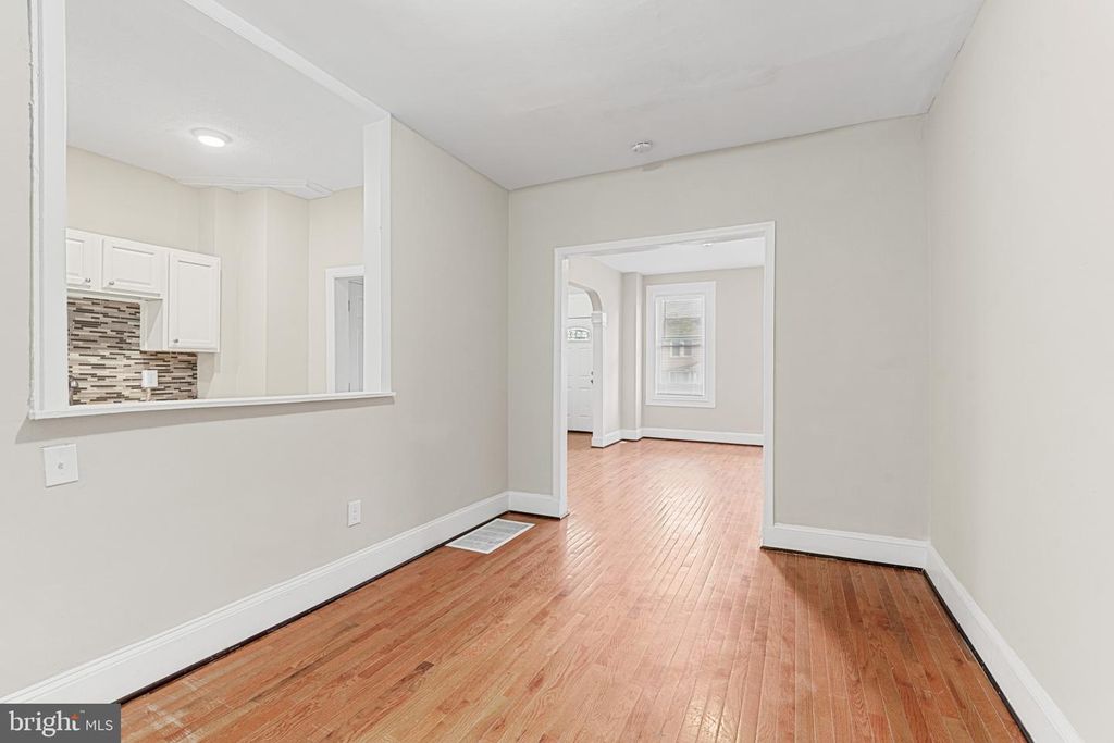Image 6 of property listing at 530 WINSTON AVE, Baltimore, MD 21212