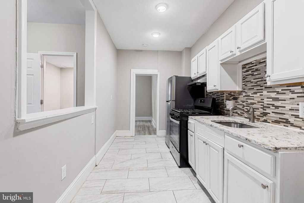 Image 7 of property listing at 530 WINSTON AVE, Baltimore, MD 21212