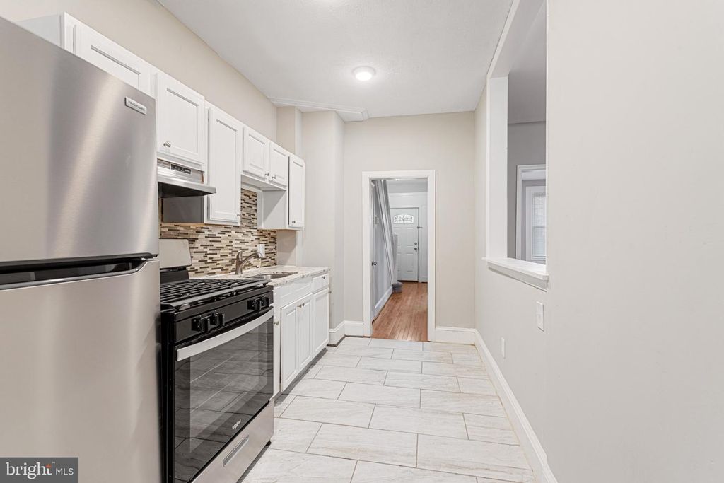 Image 8 of property listing at 530 WINSTON AVE, Baltimore, MD 21212