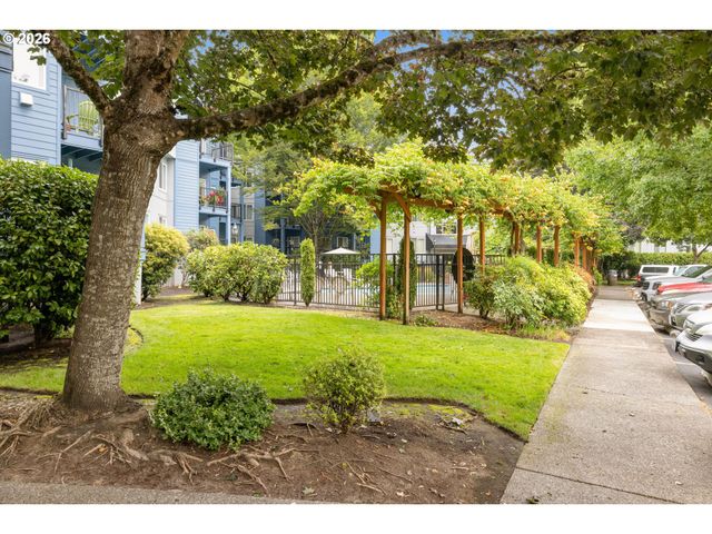 8720 Sw TUALATIN Rd 324, Tualatin, OR 97062