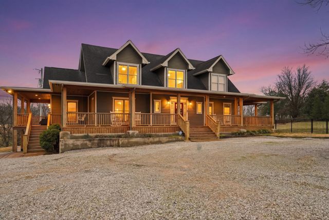 126 Trousdale Ferry Pike, Gordonsville, TN 38563