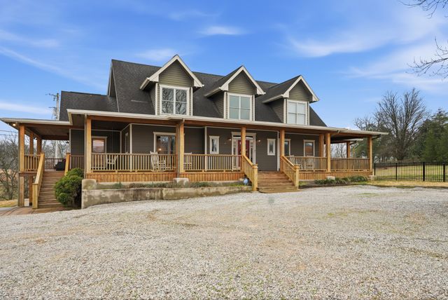 126 Trousdale Ferry Pike, Gordonsville, TN 38563