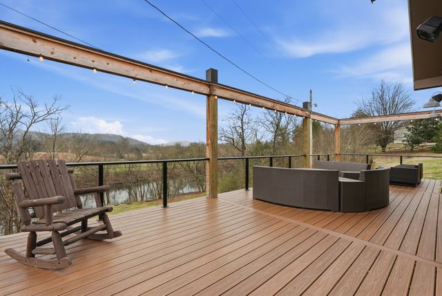 126 Trousdale Ferry Pike, Gordonsville, TN 38563