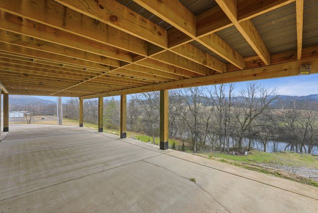 126 Trousdale Ferry Pike, Gordonsville, TN 38563