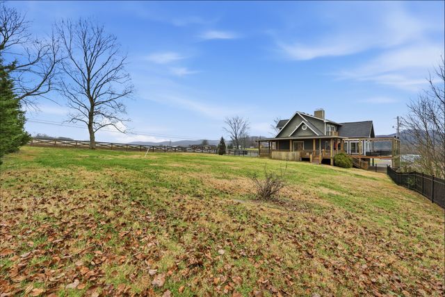 126 Trousdale Ferry Pike, Gordonsville, TN 38563
