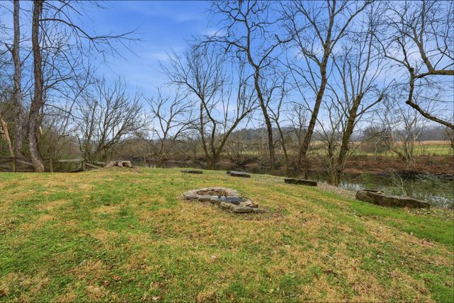 126 Trousdale Ferry Pike, Gordonsville, TN 38563