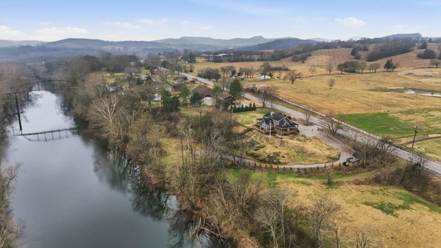 126 Trousdale Ferry Pike, Gordonsville, TN 38563