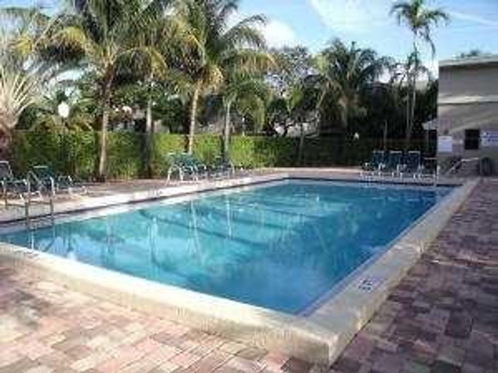 130 NW 70th Street 202, Boca Raton, FL 33487