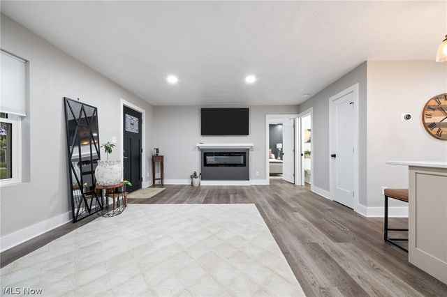 678 Portage Lakes Drive, Akron, OH 44319