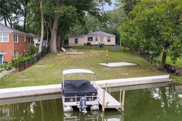 678 Portage Lakes Drive, Akron, OH 44319