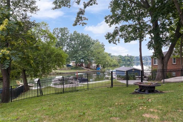 678 Portage Lakes Drive, Akron, OH 44319