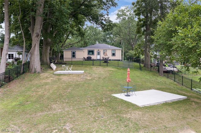 678 Portage Lakes Drive, Akron, OH 44319